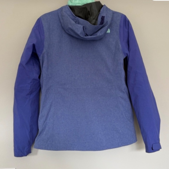 Women’s Ski Outfit - Picture 10 of 15